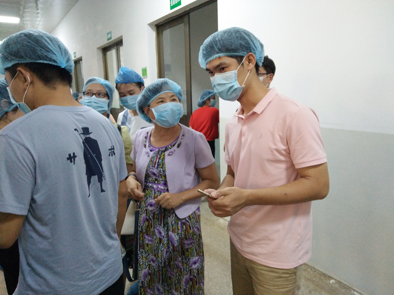 1597313210840496.png 图2 调研团队参观俊邦药业生产车间.png