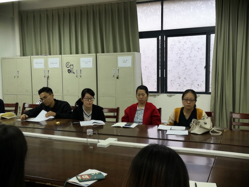 图5 梁巧文、廖卫国老师汇报外出学习情况（左）.jpg