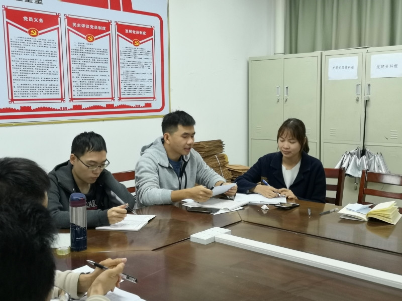 图5 梁巧文、廖卫国老师汇报外出学习情况（右）.jpg