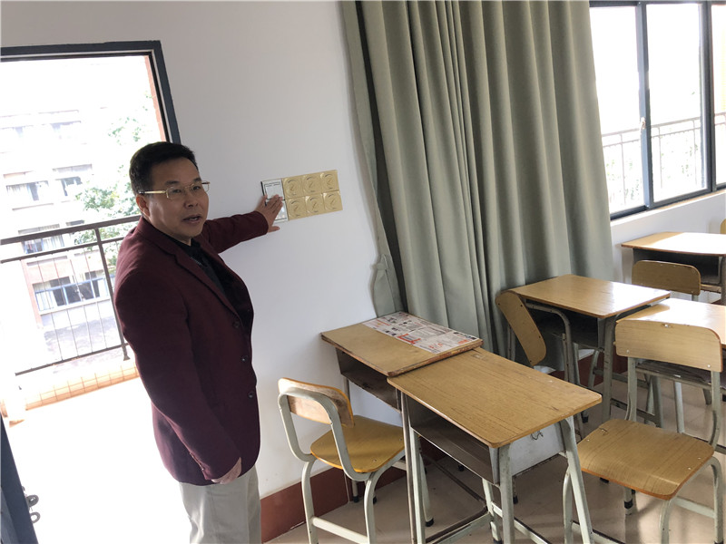 1614937399726136.jpg 教室安全检查.jpg