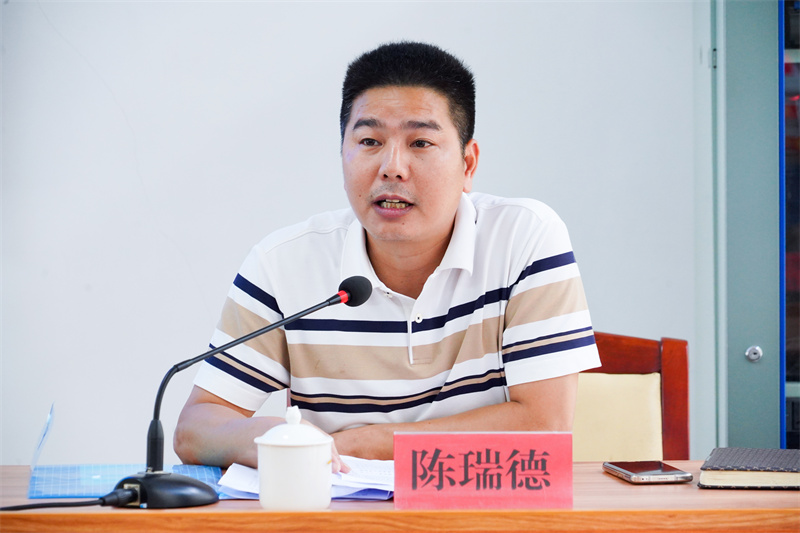 图为信宜市乡村振兴局副局长陈瑞德讲话.jpg