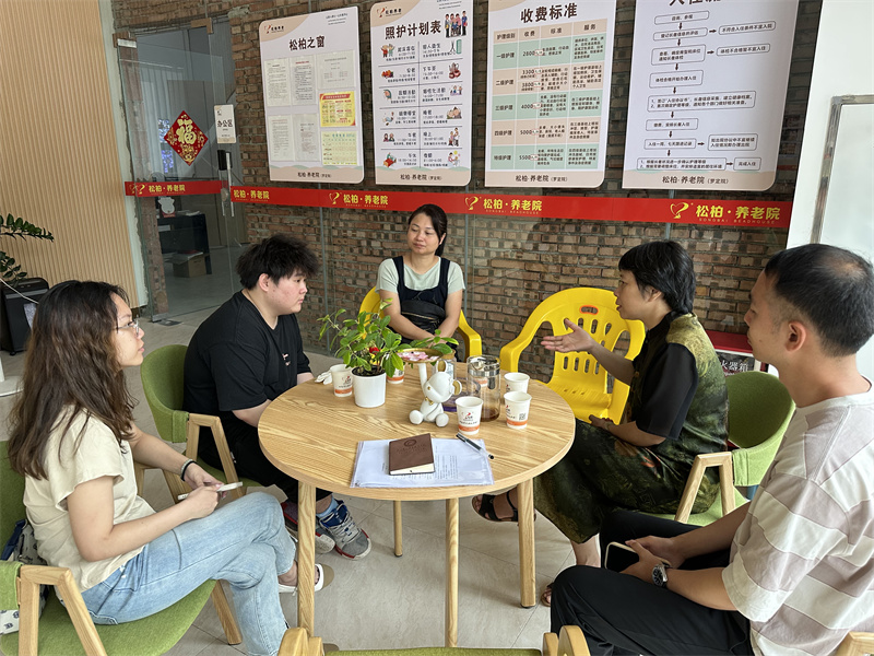 罗定市松柏养老院师生座谈交流.jpg